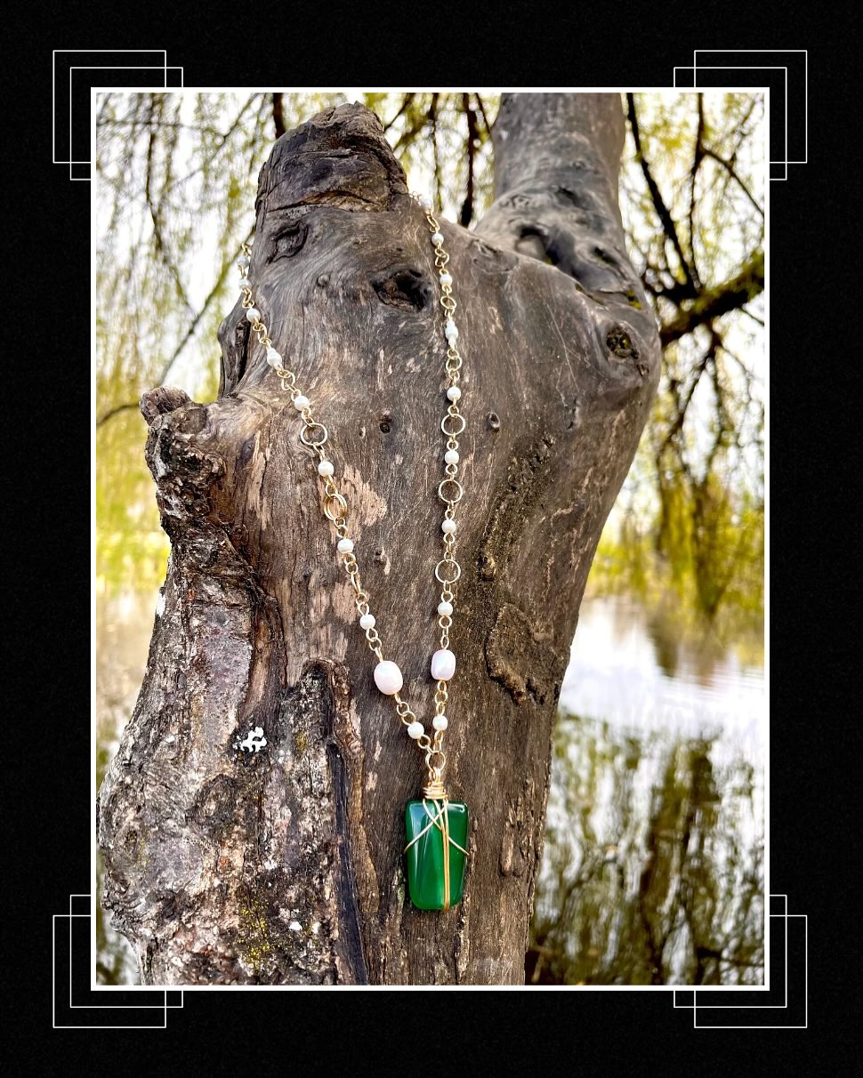 Hand-Wrapped Green Agate & Pearl Chain Necklace - Image 2